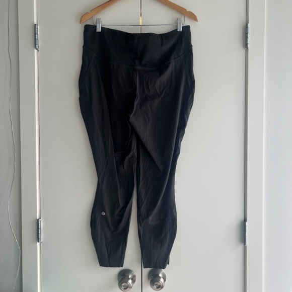 Lululemon Base Pace Crops size 16 - Picture 4 of 6